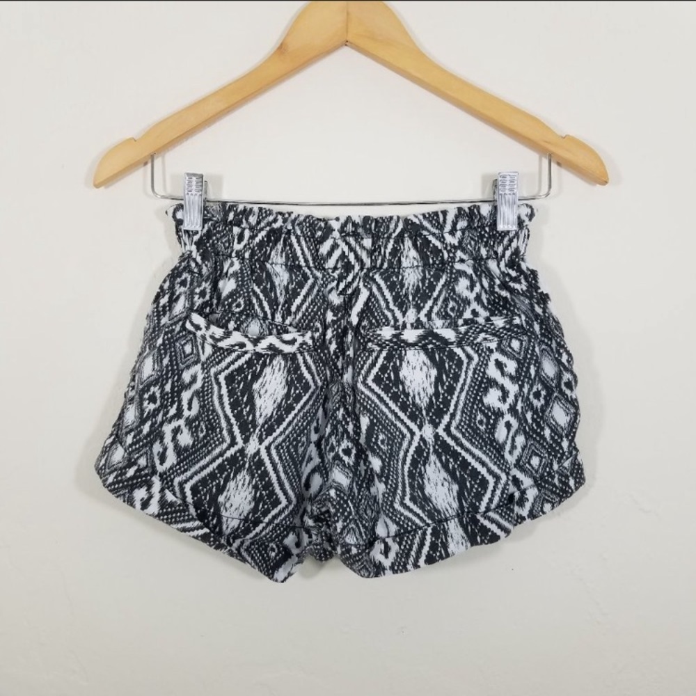 American Eagle Aztec Paper Bag Shorts Size 00 - Picture 2 of 8